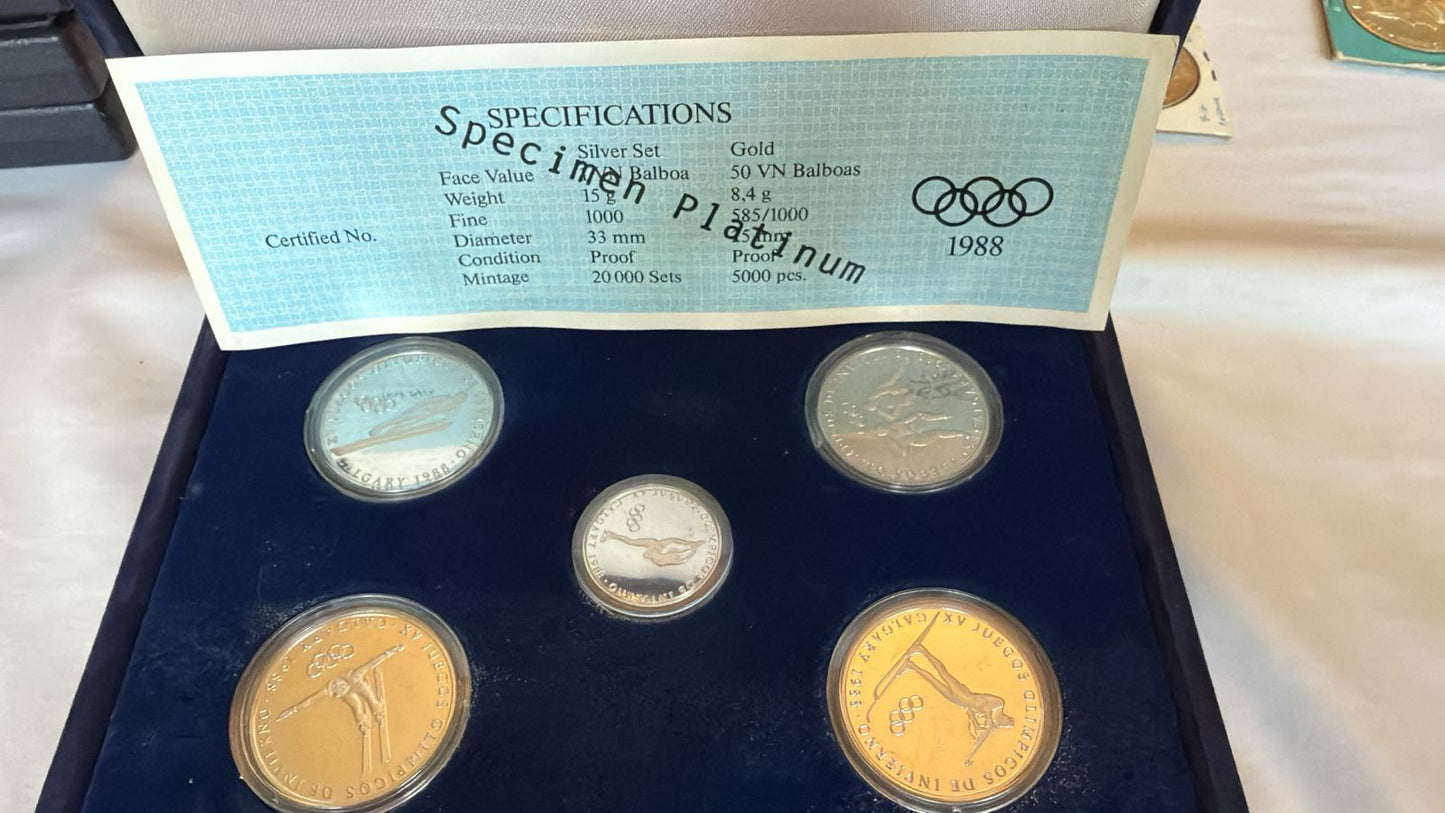 Ultra Raro set de Platino Monedas de Panamá 1988 con caja original.