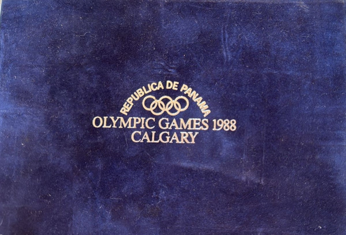 Ultra Raro set de Platino Monedas de Panamá 1988 con caja original.